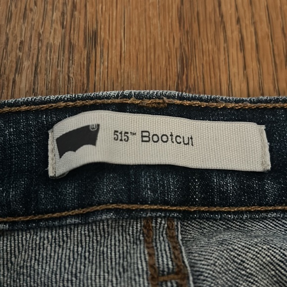 Levi’s Women’s 515 Bootcut Jeans - Picture 3 of 7